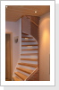 Treppe unten mit Stufenbeleuchtung